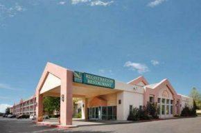 Вид на Canyon Plaza Quality Inn & Suites Hotel